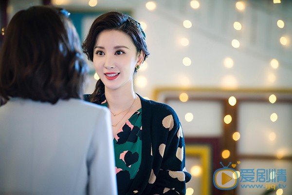 外星女生柴小七柴姐是由谁饰演的？她是一个怎样的人？