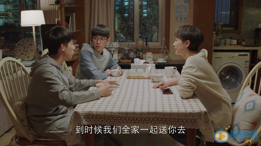 小欢喜林磊儿喜欢谁？最后他成功考上清华大学了吗？