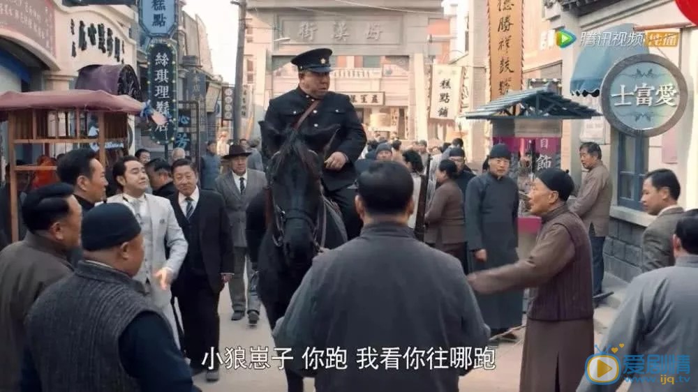 老酒馆主要讲述了什么故事？