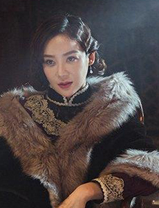 老酒馆袁姗姗在剧中饰演什么角色？她的原型是谁？
