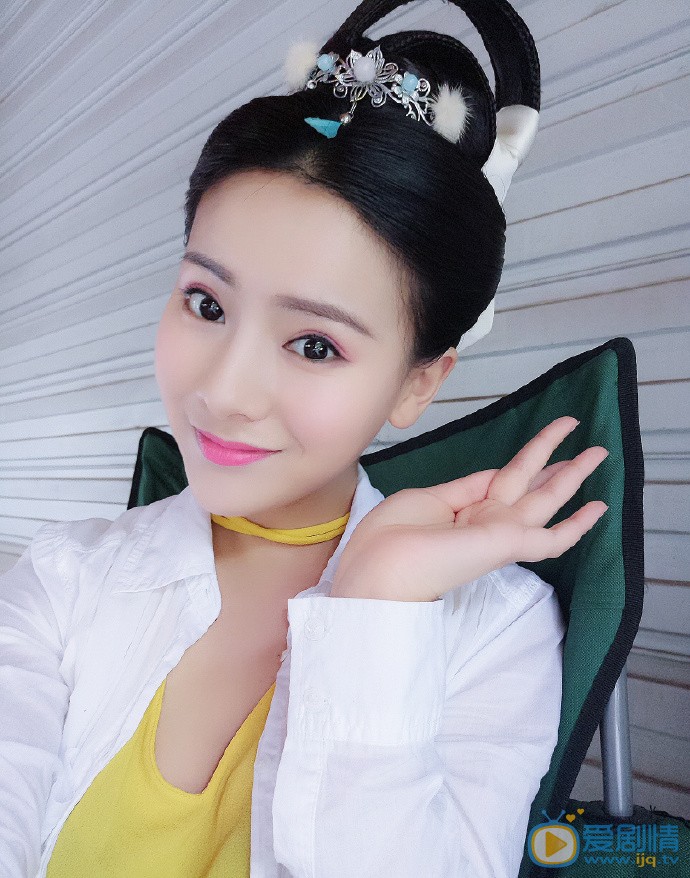 侯亚辰唯美自拍照图片 侯亚辰唯美自拍照图片