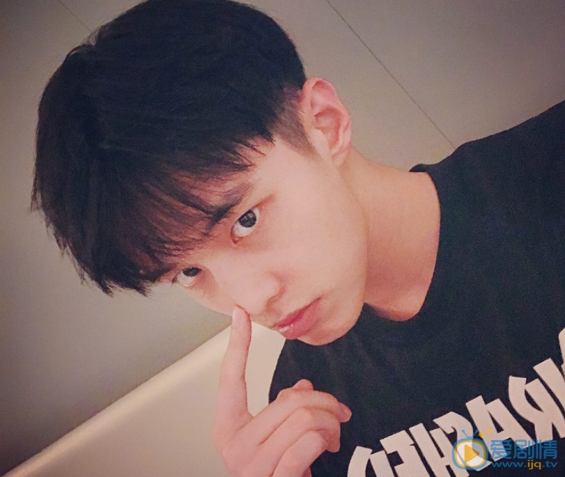 何与写真 何与高清写真_何与高清剧照