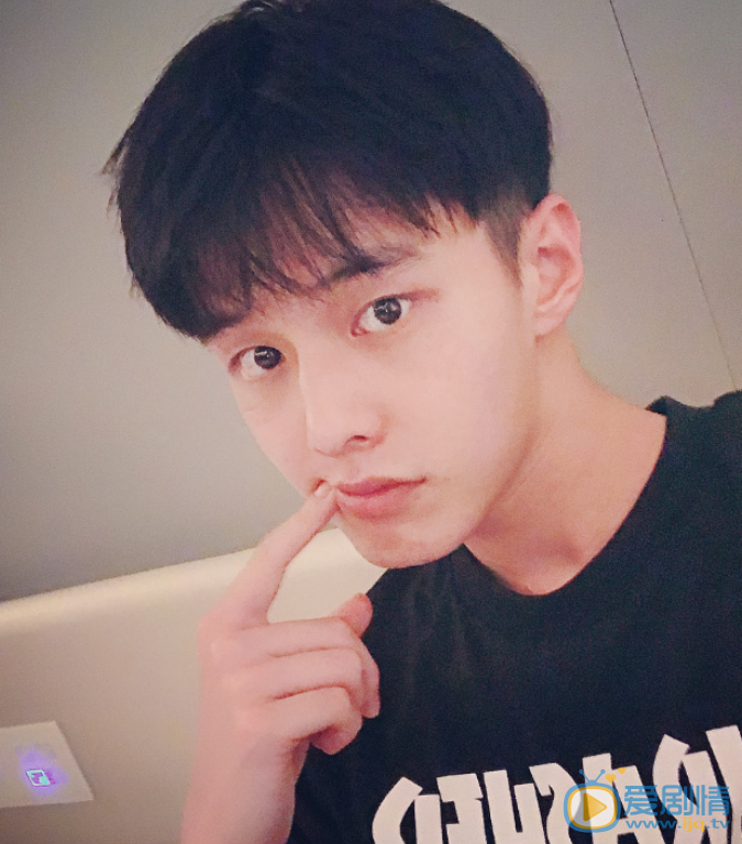 何与写真 何与高清写真_何与高清剧照