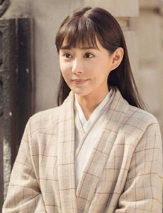 老酒馆小尊是好人还是坏人？她是剧中的反派人物吗？