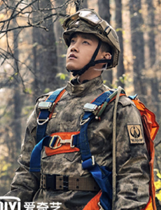 飞行少年程束阳是由谁饰演的？他是一个怎样的人？