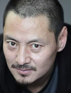 我的莫格利男孩郑伟珏是由谁饰演的？他的结局怎么样？