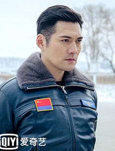 飞行少年孔新是由谁饰演的？他是一个怎样的人？