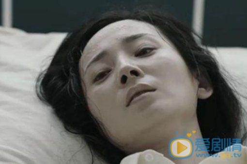 激情的岁月何吟薇为什么会大出血？她最后死了吗？