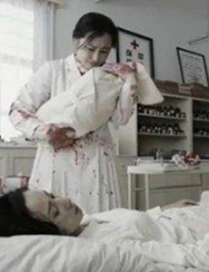 激情的岁月何吟薇为什么会大出血？她最后死了吗？