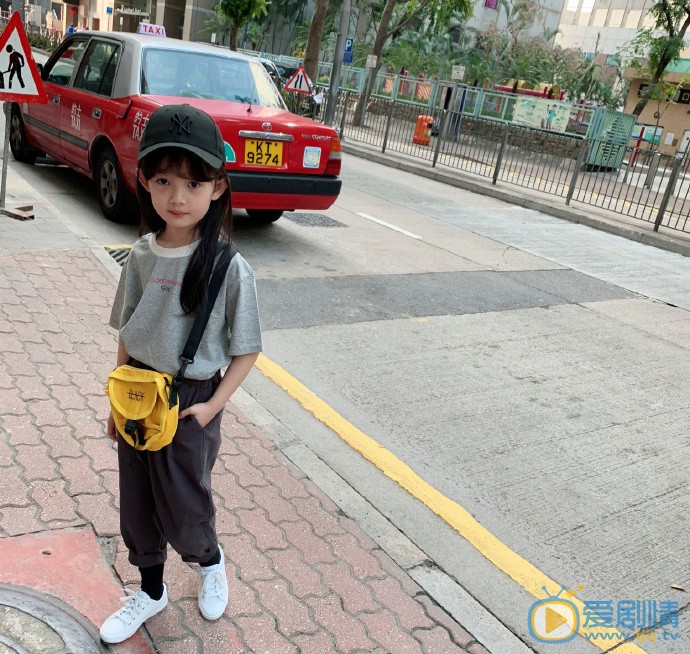 何昕苪日常生活照图片 何昕苪高清写真_何昕苪高清剧照