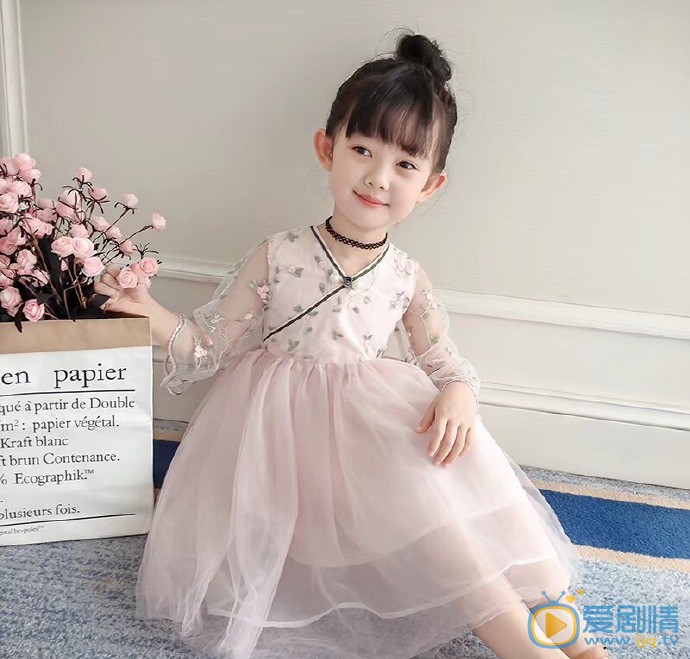何昕苪网拍图片