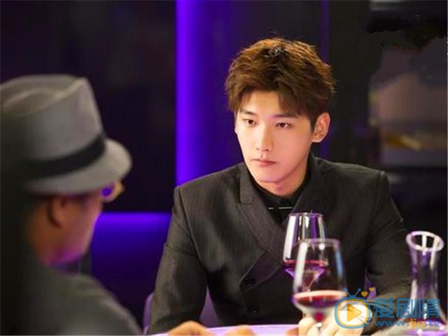 世界欠我一个初恋夏柯是由谁饰演的？他的结局怎么样？