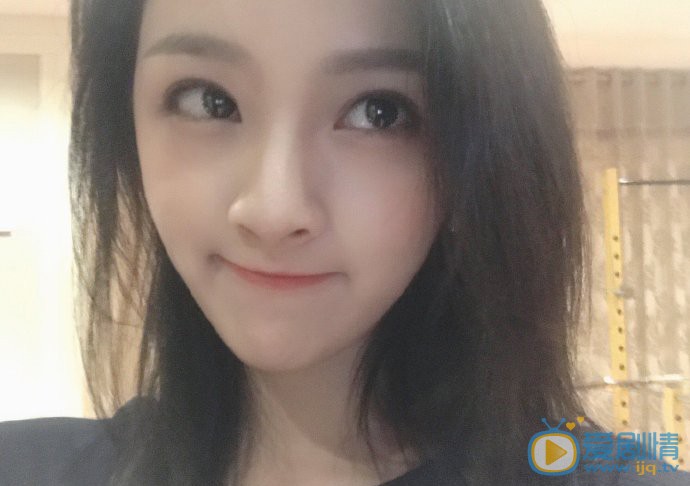 王奕婷自拍照图片