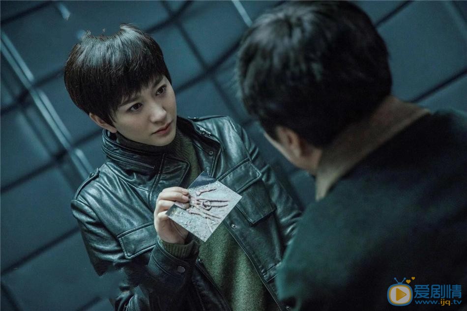 时空来电何君的结局是什么？最后破获了那些陈年旧案了吗？