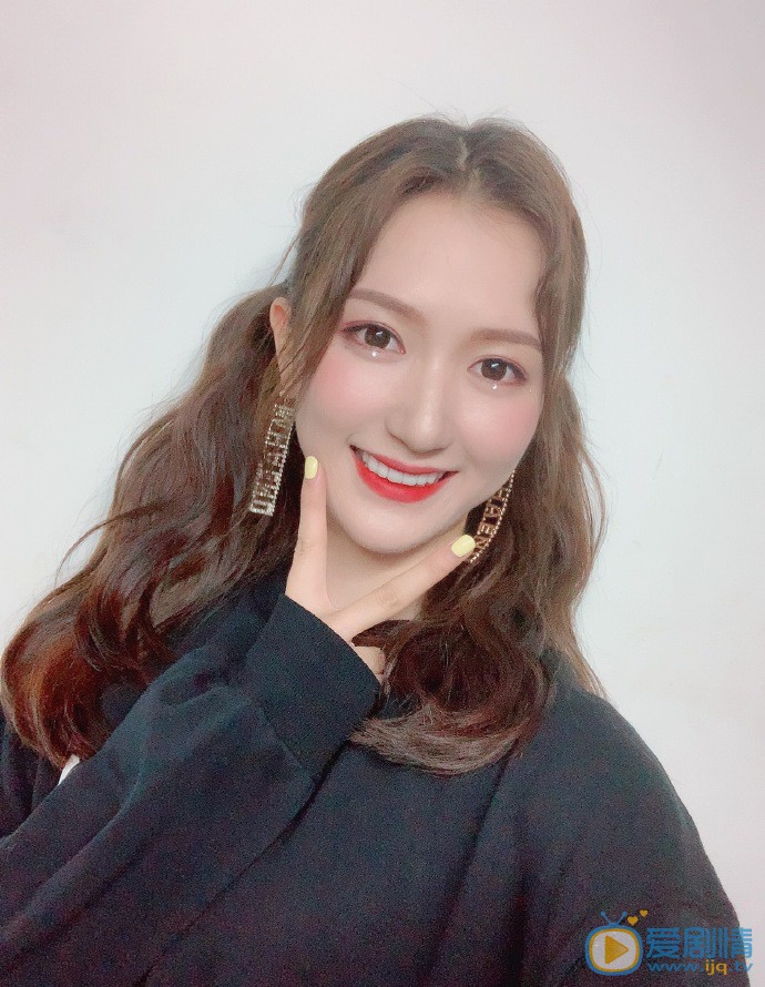 吴哲晗自拍照图片集 吴哲晗高清写真_吴哲晗高清剧照