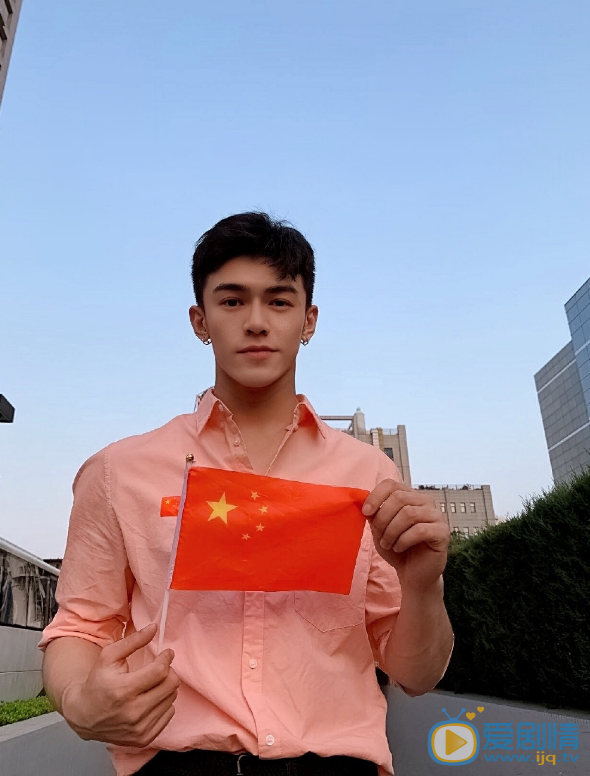 库都斯江·艾尼娃尔活动照