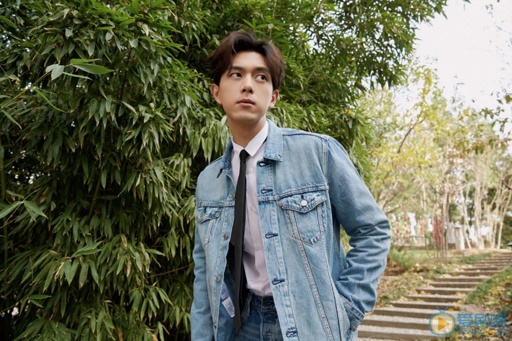 李现率性洒脱图片 李现高清写真_李现高清剧照