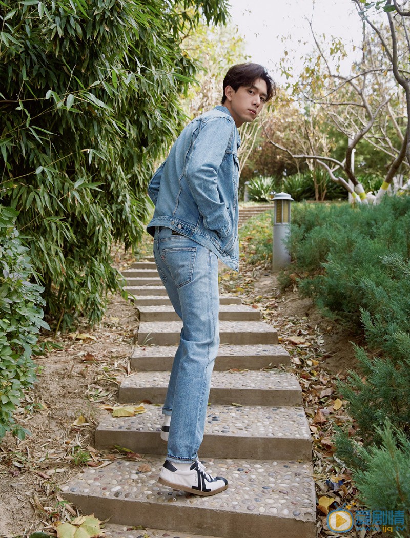 李现率性洒脱图片 李现高清写真_李现高清剧照