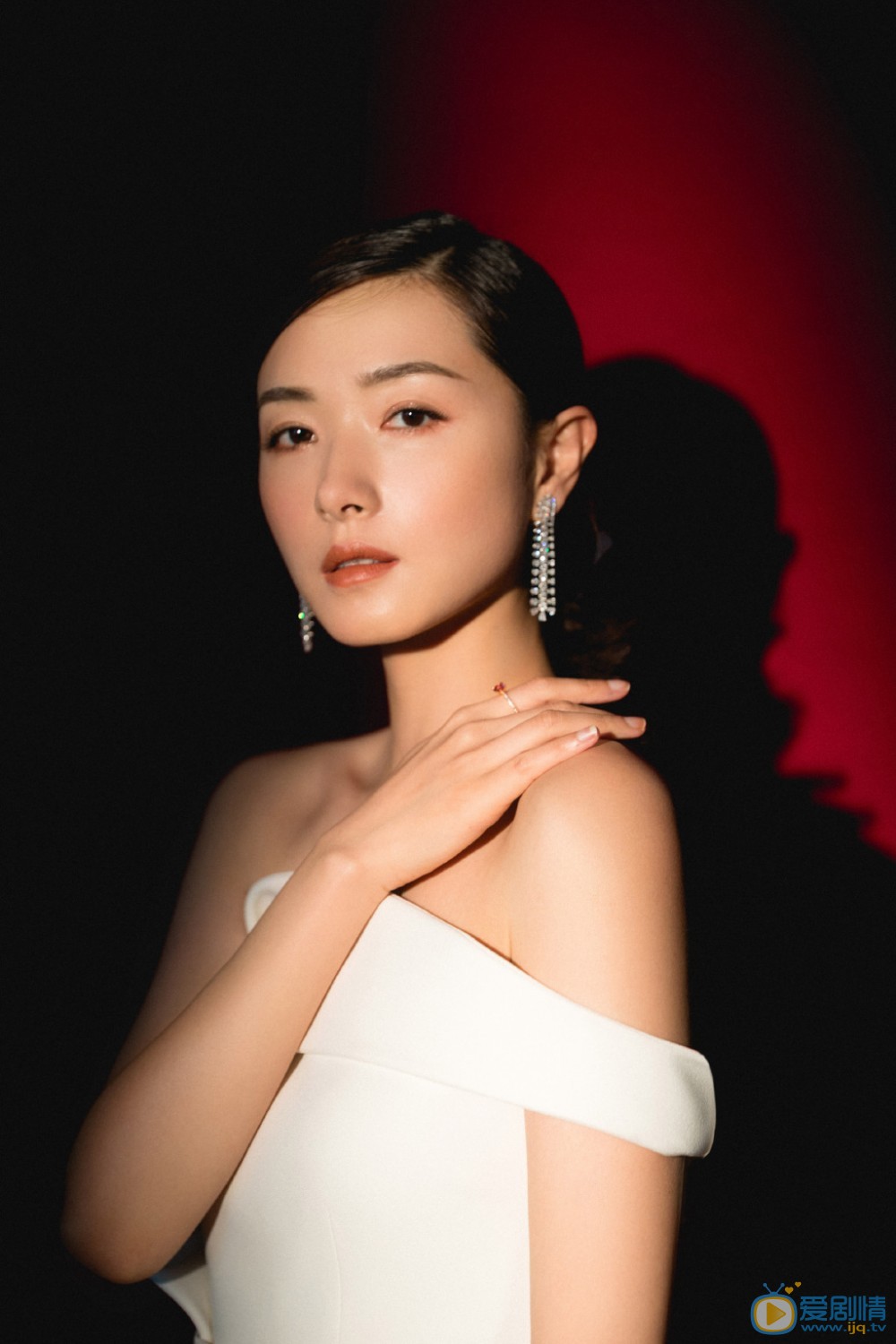 万茜简约时尚写真 万茜简约时尚写真