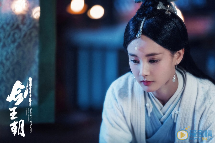 李一桐另一新剧《剑王朝》杀青 演绎冰山高冷女神