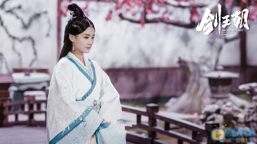 李一桐另一新剧《剑王朝》杀青 演绎冰山高冷女神
