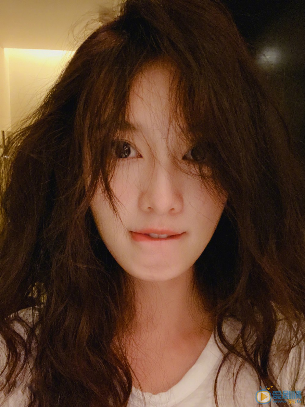 李沁卖萌自拍照图片集 李沁高清写真_李沁高清剧照