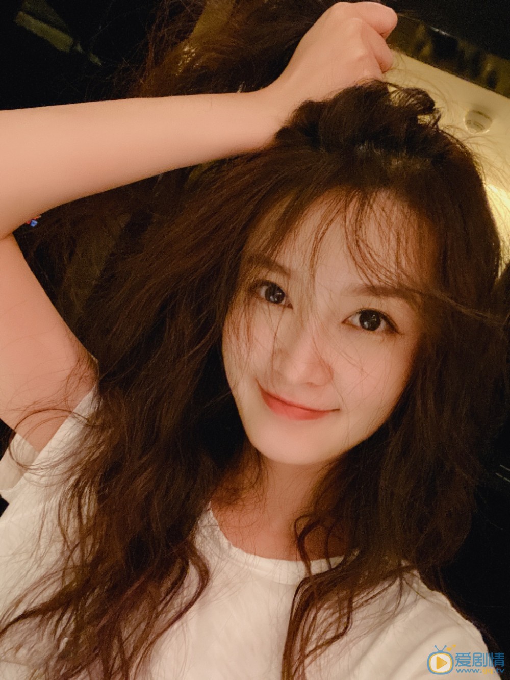 李沁卖萌自拍照图片集 李沁高清写真_李沁高清剧照