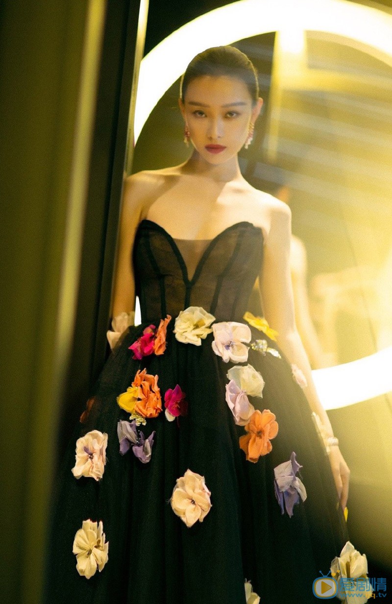 倪妮妩媚性感写真大片 倪妮妩媚性感写真大片