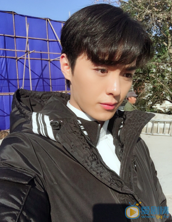 张玮航生活照 张玮航高清写真_张玮航高清剧照