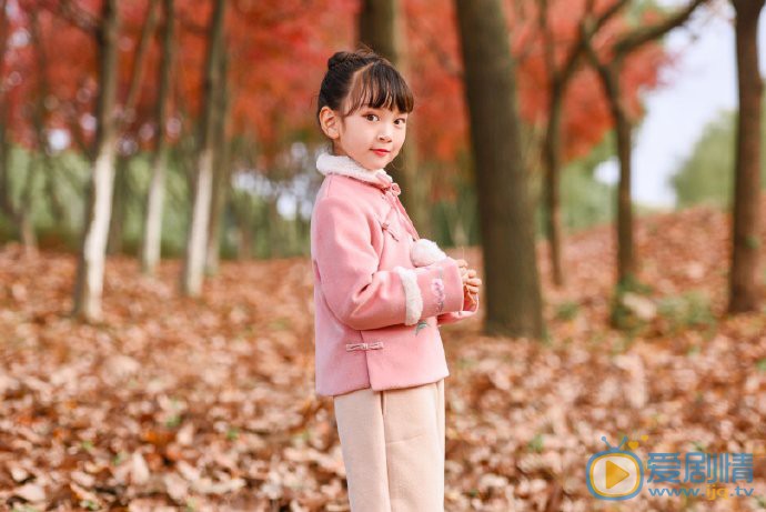 张熙然俏皮甜美照 张熙然高清写真_张熙然高清剧照