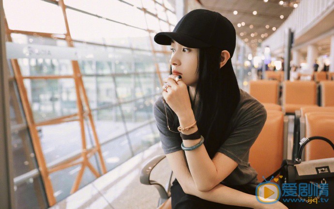 王子文甜美机场照图片集 王子文高清写真_王子文高清剧照