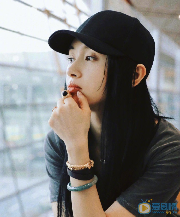 王子文甜美机场照图片集 王子文甜美机场照图片集
