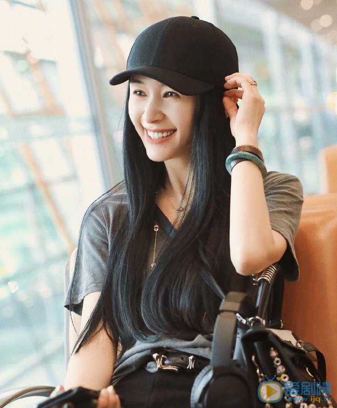 王子文甜美机场照图片集 王子文高清写真_王子文高清剧照