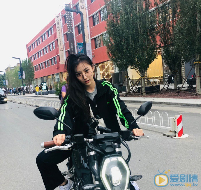 胡连馨日常生活照图片 胡连馨高清写真_胡连馨高清剧照