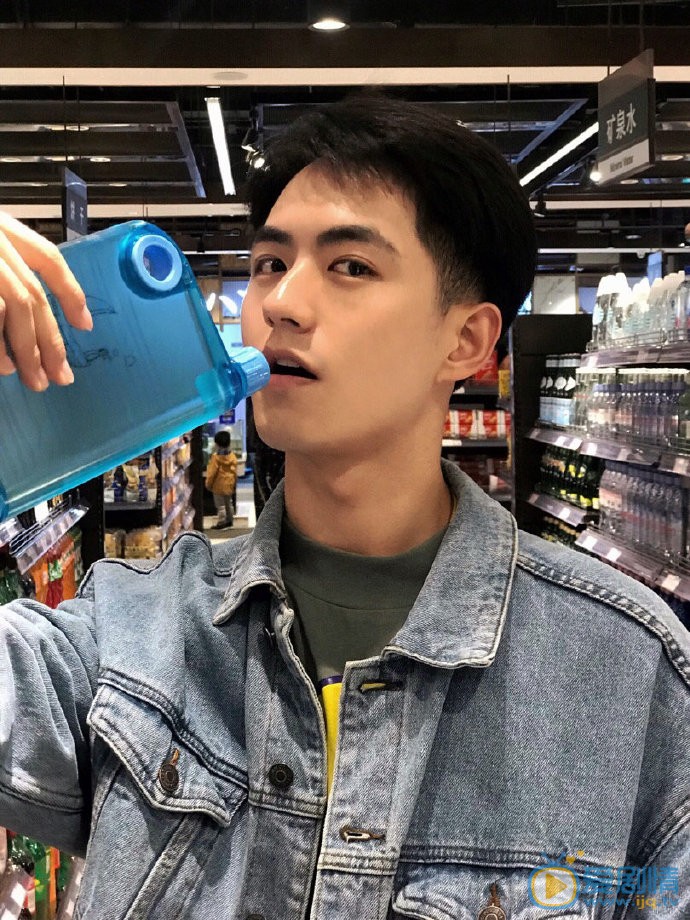 肖燃日常生活照图片