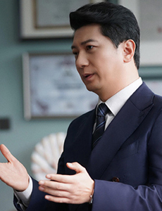 精英律师何赛和罗槟是什么关系？他的结局怎么样？