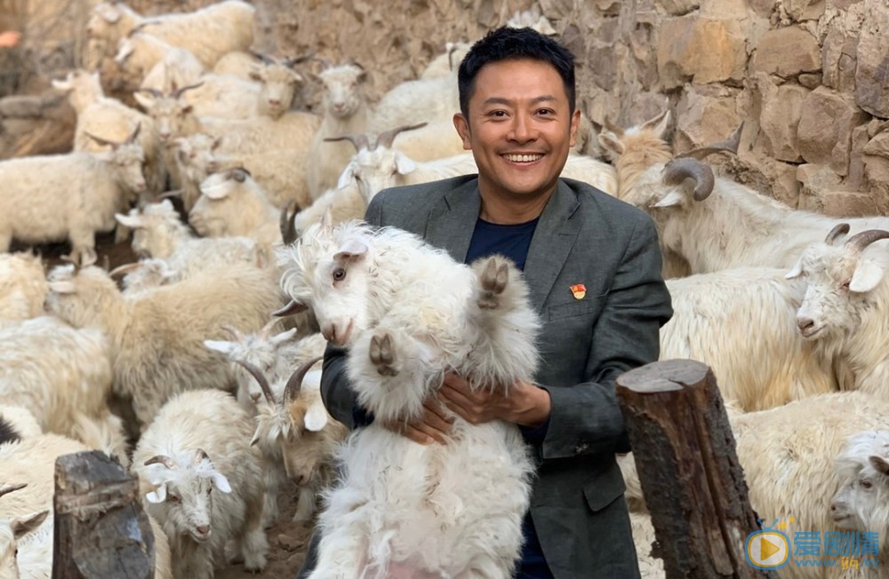 第一书记们正式杀青 印小天新剧化身成为干部