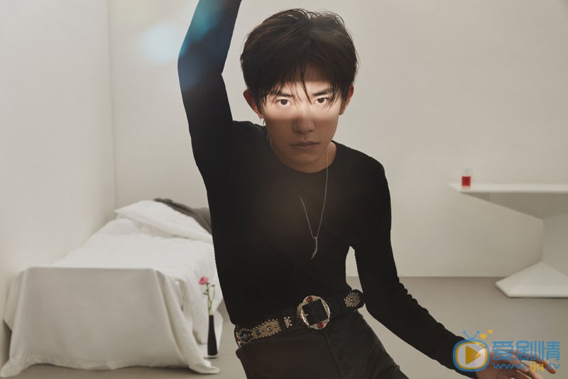 易烊千玺新专辑封面照 易烊千玺高清写真_易烊千玺高清剧照