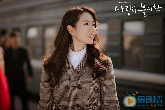 玄彬新剧《爱的迫降》开播 与孙艺珍上演甜蜜恋爱