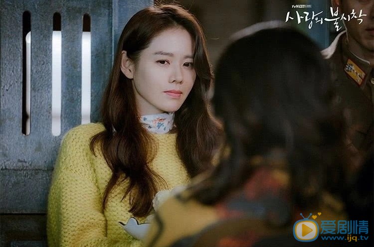 爱的迫降主要讲述了什么故事？里面的主演有谁？
