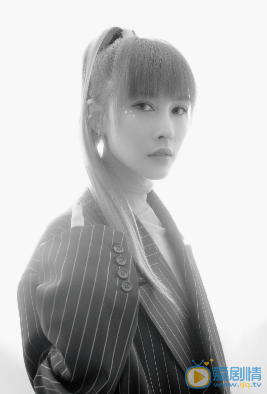 厉娜长发气质写真 厉娜高清写真_厉娜高清剧照