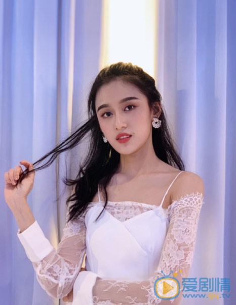 李源冰性感照图片