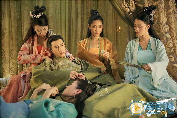 锦衣之下严世蕃是由谁饰演的？他是一个怎样的人？
