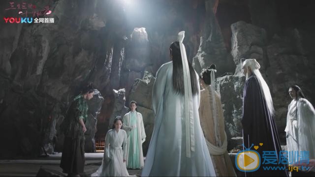 凤九怎么怀上白滚滚的?是东华小心进入凤九身体吗？