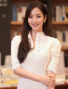 为新剧穿上高中制服　33岁朴敏英：真的很抱歉