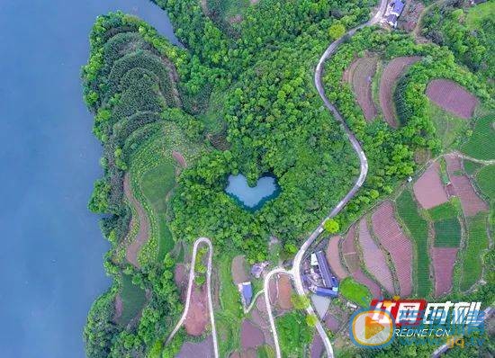 张家界发现地质奇观天坑心湖,六万现金全网征名