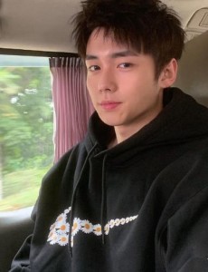 你好对方辩友2是根据小说改编的吗？改编自什么原著小说？