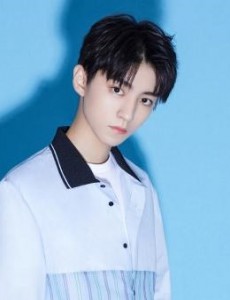 河南一幼师让孩子应援王俊凯教体局也介入进去了正在调查