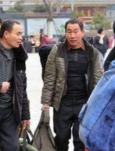 陕西一村庄每人发1000元疫情补助，帮大伙儿解决问题