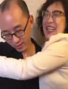 被拐32年儿子将接养母到西安生活，以后全家就在一起生活